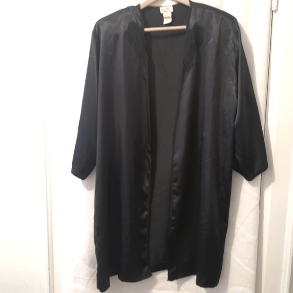 3/$20 Black lightweight robe - Picture 2 of 7